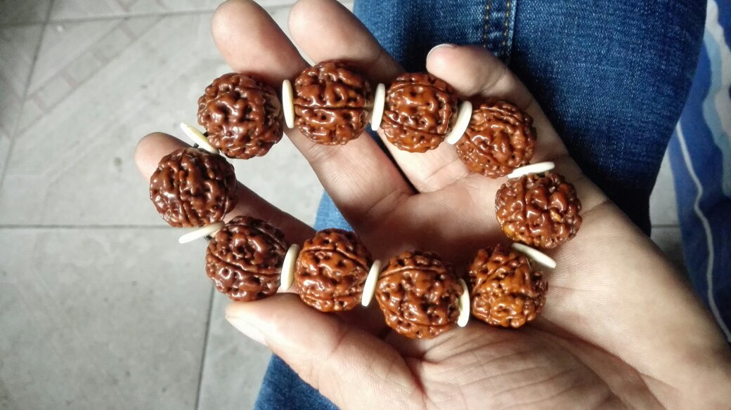 JDB电子_教你秋冬油皮怎么选粉底液，这几款绝对不踩雷！